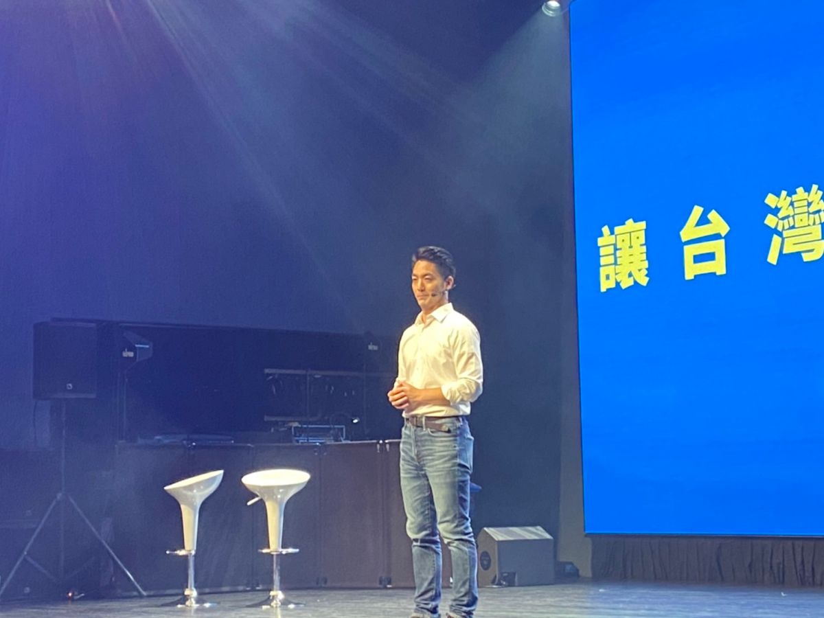▲蔣萬安今晚間舉辦「陽光力量 讓台灣更有力」價值宣講活動，他形容台北就像閃亮的恆星，如今卻遭黑洞給吞噬。（圖／記者翁子竣攝，2022.11.14）