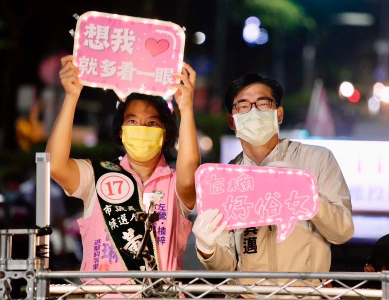 ▲高雄市長陳其邁今(14)日啟動搶救車隊大掃街,今日晚間壓軸來到他設籍的左營、楠梓,替在地唯一提名的新人黃偵琳輔選。(圖/黃偵琳陣營提供)