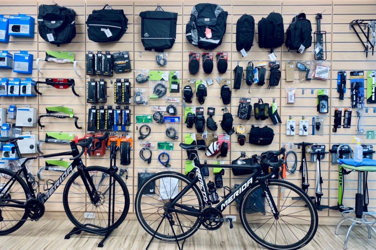 ▲單車環島首重路線與裝備，如何建立專屬自己的「裝備清單」？達人分享挑選重點，還有行前體能訓練，並提醒新手常犯2錯誤。圖為美利達大台北體驗中心新店旗艦店。（圖／記者蕭涵云攝）