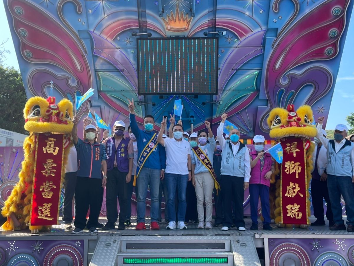 ▲侯友宜出席與市議員陳偉杰及市議員候選人陳家琪聯合競選總部造勢大會。（圖 ／記者吳嘉億攝，2022.11.15）