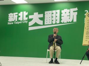 李明亮 ▲台灣舉足輕重的醫學家李明亮表示自己前幾天跌倒摔斷肋骨,但仍堅持要出席記者會力挺林佳龍。(圖/記者陳威叡攝,2022.11.15)