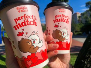▲美廉社推出熊大兔兔特別版咖啡杯，11月17日起在全台咖啡門市開賣，限量3萬杯。（圖／業者提供）