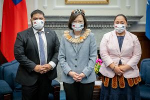 諾魯總統昆洛斯(Russ Joseph Kun)訪台,蔡英文以軍禮、國宴歡迎。 ▲諾魯總統昆洛斯(Russ Joseph Kun)訪台,蔡英文以軍禮、國宴歡迎。(圖/總統府提供)