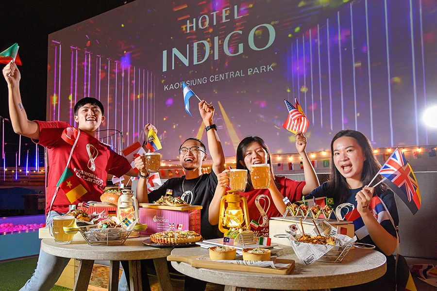 ▲高雄英迪格酒店在高空酒吧舉辦「高空足球趴趴趴」，整整開趴12天。業者也透露球迷反應相當熱烈，假日來客率至少都有8成的好成績。（圖／高雄英迪格提供）