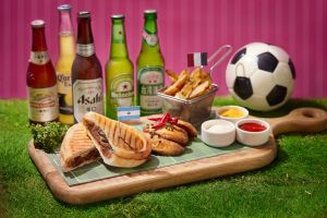 迎接四年一次全球矚目的FIFA世足賽開打,台北喜來登大廳酒吧自11月21日起特別安排每日轉播活動以及期間限定的FIFA特餐! ▲迎接四年一次全球矚目的FIFA世足賽開打,台北喜來登大廳酒吧自11月21日起特別安排每日轉播活動以及期間限定的FIFA特餐!(圖/台北喜來登大飯店提供)