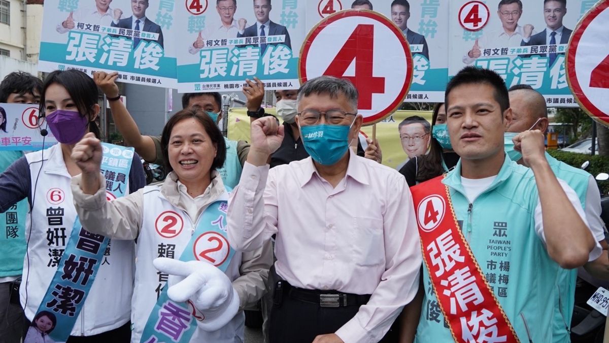 ▲身兼民眾黨主席的台北市長柯文哲，15日下午前往桃園替桃園市長候選人賴香伶、議員候選人張清俊等人掃街拜票。（圖／民眾黨提供）