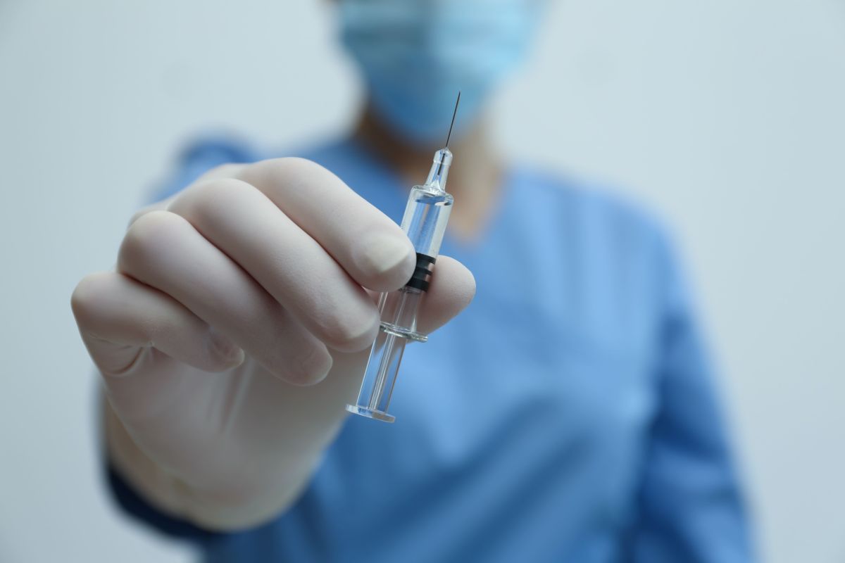 ▲中央流行疫情指揮中心今(30)日表示，今(2022)年採購之第三批Moderna次世代 BA.4/5雙價疫苗79.6萬劑，將於今日晚間抵達桃園國際機場。（圖／資料照片）