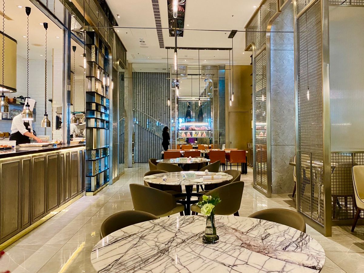 ▲王品THE WANG頂級牛排餐廳優雅大器，擁有專屬管家式服務及專業侍酒師Wine Pairing餐酒搭配，默默成為情侶告白求婚的最佳聖地，業者便順勢推出「求婚管家服務」，方便新人們可一站式享受一應俱全的客製化求婚服務。（圖／記者蕭涵云攝）