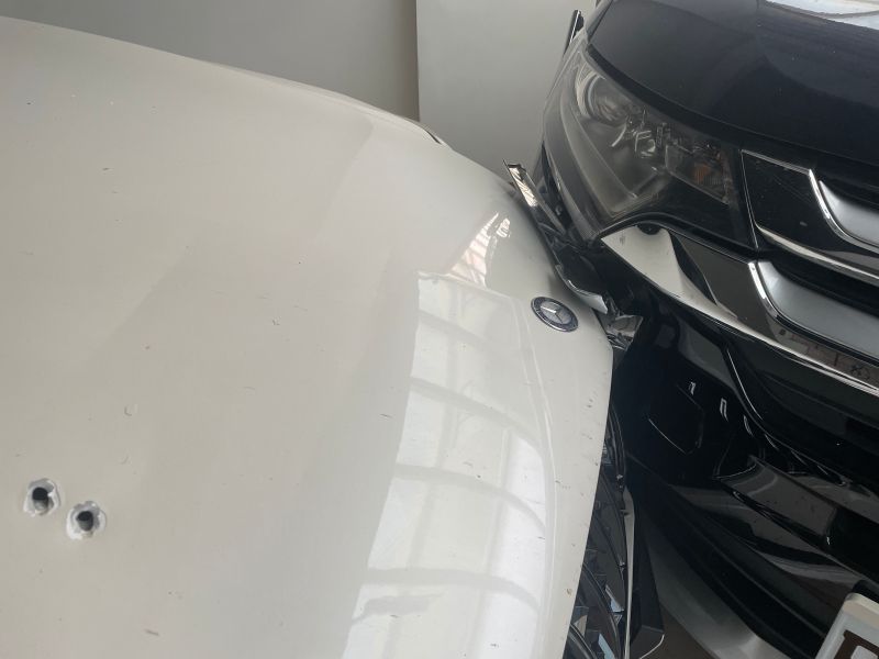 ▲因嫌犯駕駛車輛衝撞巡邏車，警方立即開槍制止。（圖／翻攝畫面）