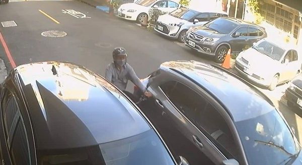 ▲警方昨天（15日）訊後依詐欺取財罪嫌，將李男函送南檢法辦。（圖／翻攝畫面）