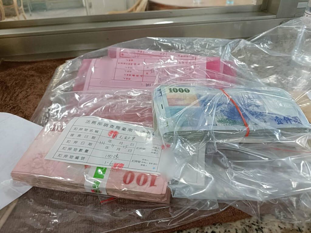 ▲台南市某區錢姓里長候選人涉嫌以每票2000元賄選，台南地檢署昨天拘提2人及傳喚20多人到案，錢姓里長候選人和洪姓樁腳今天遭聲押，沈姓樁腳及1名選民各以3萬元交保。（圖／翻攝畫面）