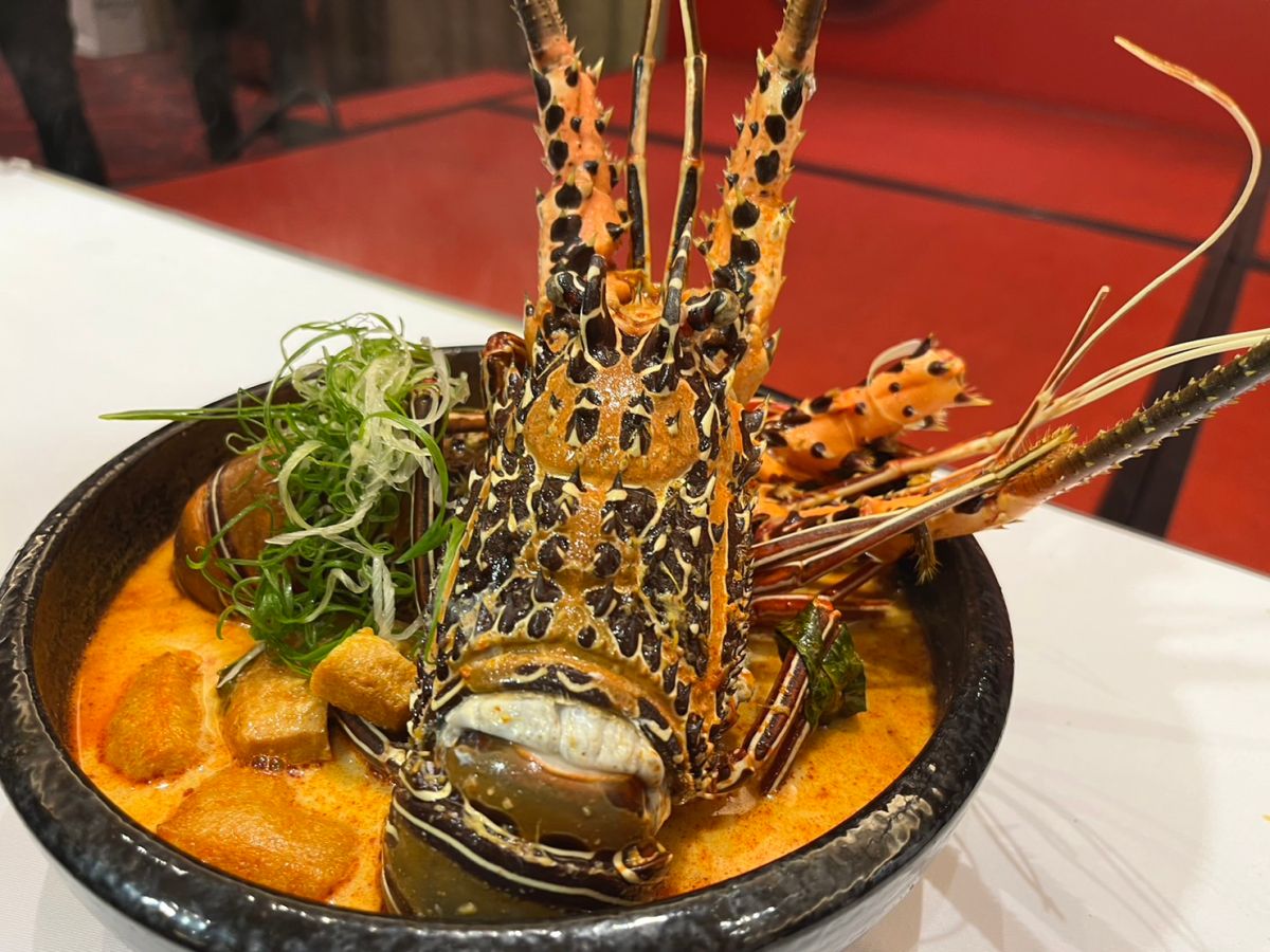 ▲今（11）日是農曆二月初二，是「頭牙」土地公生日，也是「龍抬頭日」，習俗要剪頭髮除穢氣，禁忌則有避吃龍蝦，因為龍蝦神似龍王。（圖／記者鍾怡婷攝）