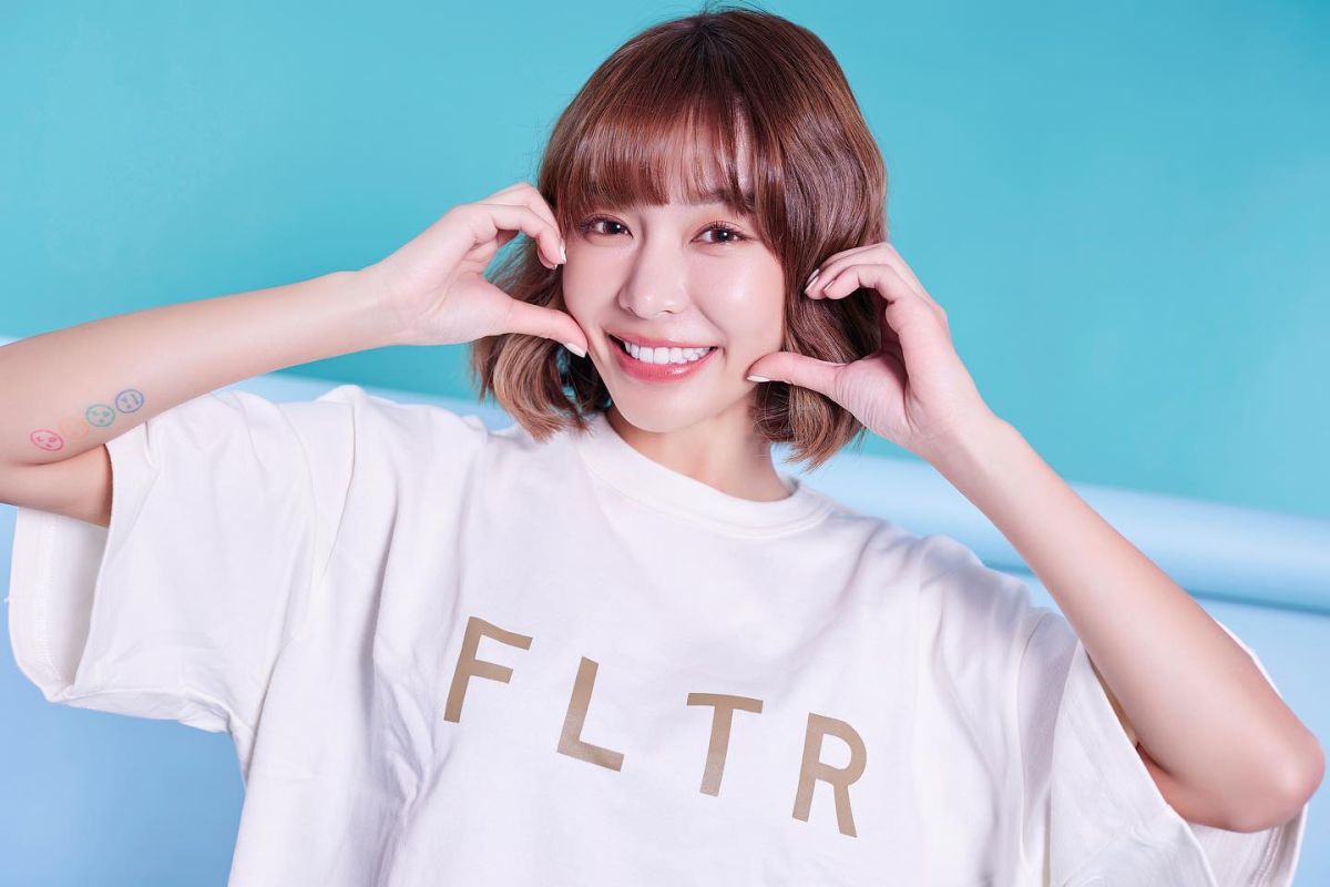 ▲陳怡叡分享穿真理褲和短裙的棚拍照。（圖／翻攝自陳怡叡臉書）