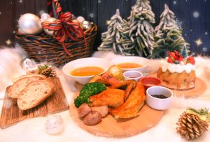 聖誕住房專案每日限量10間,獨家贈價值2,388元房客專屬「聖誕禮籃Christmas Hamper」一組 ▲聖誕住房專案每日限量10間,獨家贈價值2,388元房客專屬「聖誕禮籃Christmas Hamper」一組。(圖/新板希爾頓提供)