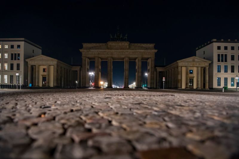 ▲德國數個其他地點因人權議題紛紛取消集體觀賽活動，包括柏林布蘭登堡大門（Brandenburg Gate）前知名的「球迷大道」（Fan Mile）。 （圖／美聯社／達志影像）