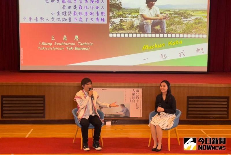 ▲法務部法制司檢察官陳思荔(右)與王宏恩對談(圖/記者潘千詩攝,2022.11.16)