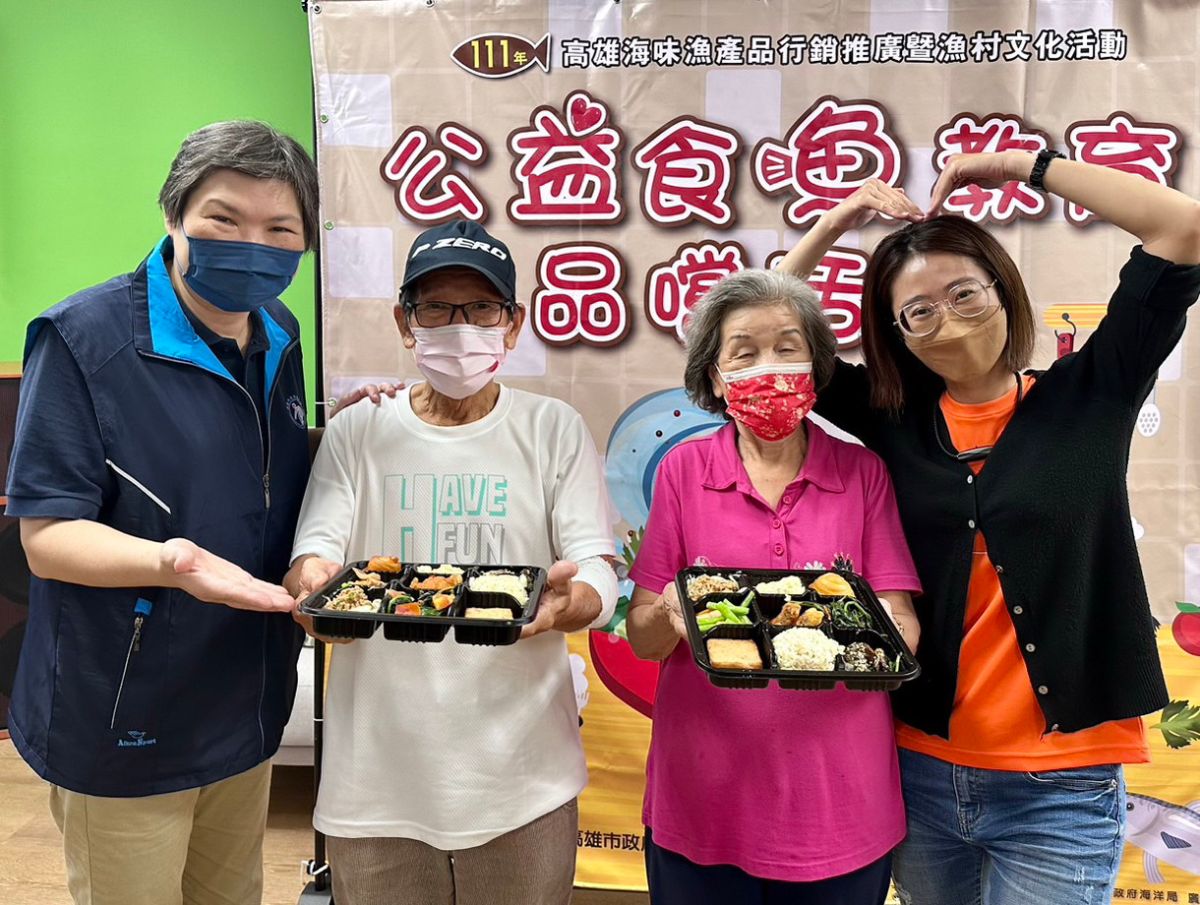 ▲高雄市政府海洋局舉辦公益食魚教育品嚐活動，將特製限定高雄五寶愛心餐盒，致送給長輩，溫暖長者的心與胃。(圖／記者黃守作攝，2022.11.16)