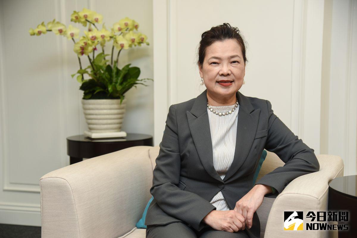 ▲經濟部長王美花接受《NOWnews今日新聞》採訪時笑稱「從半導體廠管到菜市場，從國際貿易管到治水流域。」（圖／記者陳明安攝影）