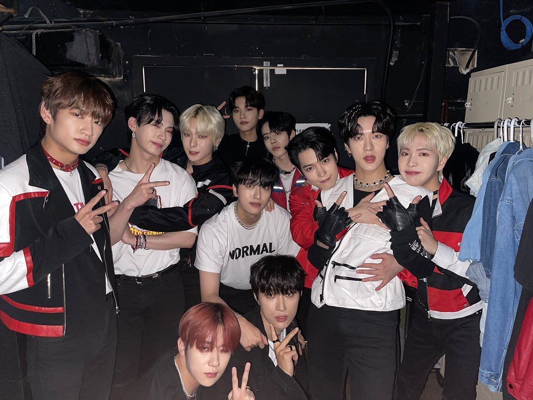 ▲OMEGA X被公司高層逼酒、摸大腿。（圖／OMEGA X IG）