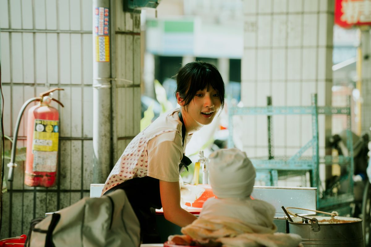 ▲李沐在〈我想到你就再也不怕〉中飾演單親嗎嗎。（圖／亞神音樂提供）