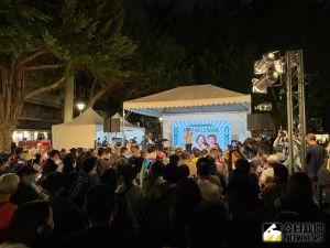 陳時中於永康公園開講,陳其邁首度到場助陣,人氣超旺。 ▲陳時中於永康公園開講,陳其邁首度到場助陣,人氣超旺。(圖/記者黃宣尹攝,2022.11.16)