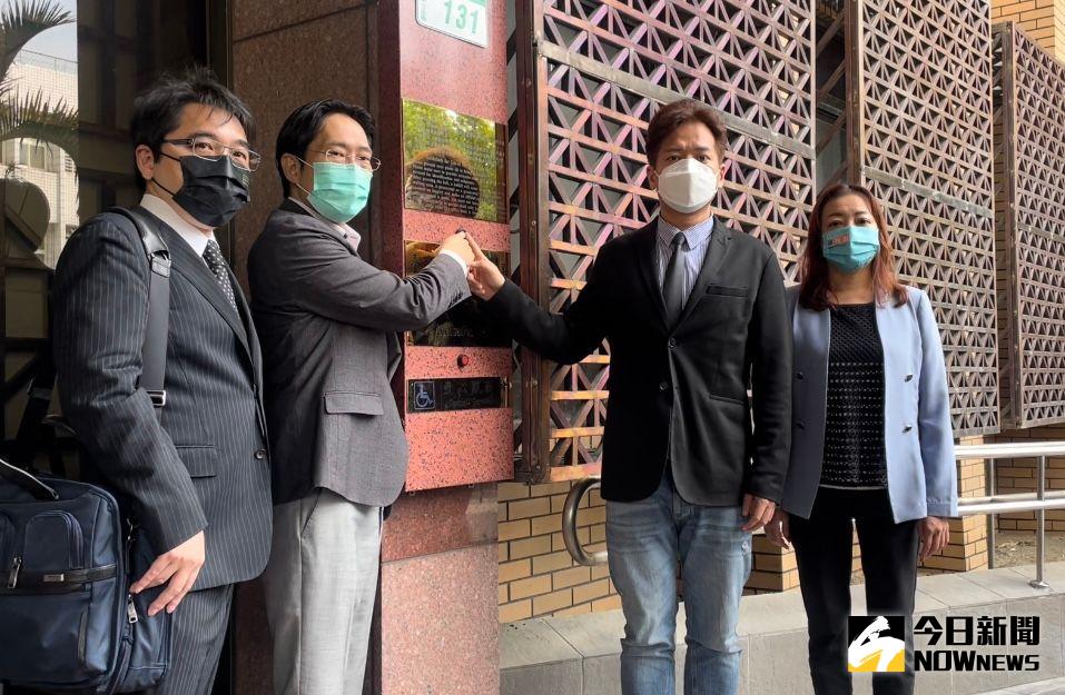 ▲民眾黨立院黨團邱臣遠、張其祿等人赴北檢對A先生提告（圖／記者潘千詩攝，2022.11.17）