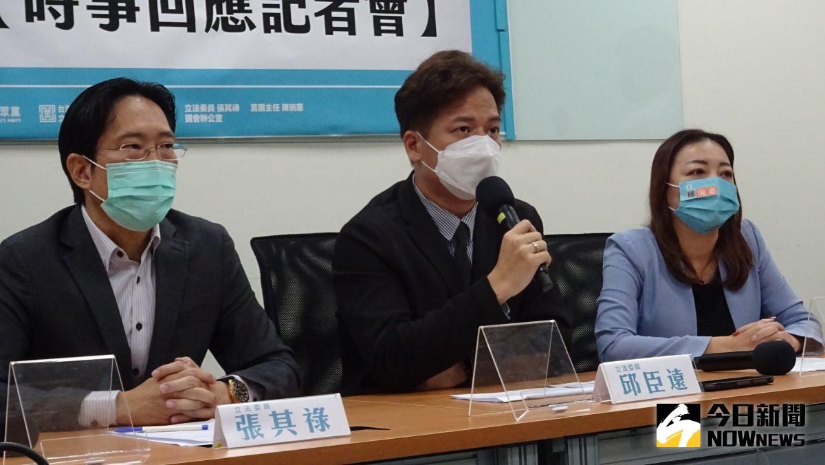 ▲民眾黨立院黨團表示，聘用黨團助理都合乎立院規定，若有人頭助理請點出來是誰？（圖／記者呂炯昌攝，2022.11.17）