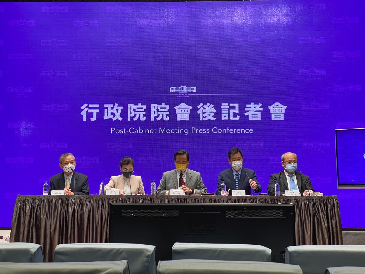 ▲行政院會今日討論通過「產業創新條例」第10條之2、第72條修正草案，鞏固台灣半導體產業在國際產業鏈的競爭力。（圖／記者陳威叡攝，2022.11.17）