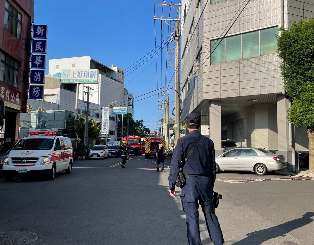▲台中市一家印刷廠17日下午傳出火警，所幸無波及選票。（圖／翻攝畫面）