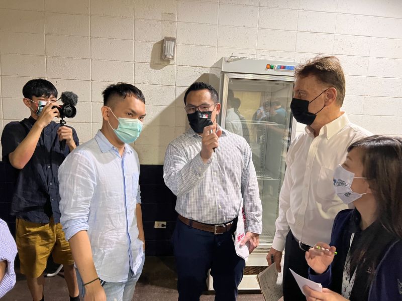 ▲大聯盟官方場務人員與承辦單位悍創運動行銷一同至台中洲際棒球場進行場勘(圖/記者簡名杉攝)