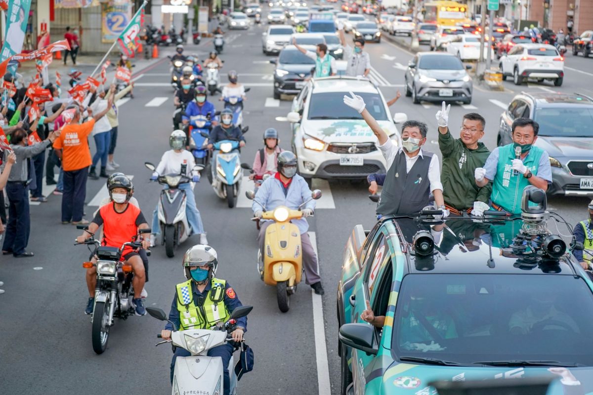 ▲目前在各縣市長選舉中，尤其在最後一周的台中市長選舉，可以充分感受到這種大風吹態勢，扛著台中十大建設砲彈的蔡其昌，造勢一場比一場熱。（圖／蔡其昌辦公室提供）