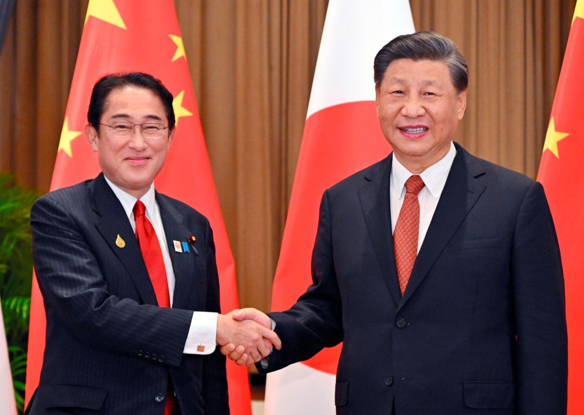 ▲習近平與岸田文雄17日均自印尼峇里島前往泰國曼谷，參加亞太經濟合作會議（APEC）經濟領袖會議，會前兩人在17日晚間舉行雙邊會談。（圖／美聯社／達志影像）