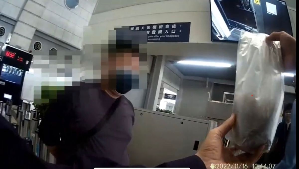 ▲航空警察局高雄分局安檢隊會同高雄關高雄機場分關人員日前查獲66,120尾鰻苗，粗估總價值達264萬元!全案移由關務署高雄關高雄機場分關依法辦理。（圖／記者郭凱杰翻攝）