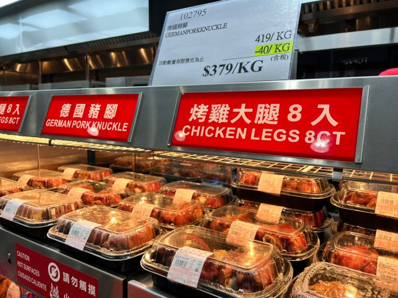 ▲有名網友分享,她在好市多豬腳櫃前看到一名阿姨不停打電話揪團購。(圖/翻攝自臉書社團「Costco好市多 商品經驗老實說」)