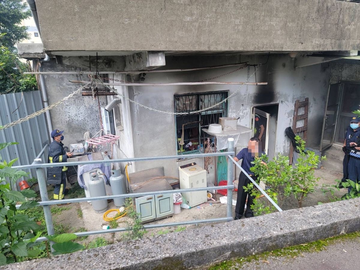 ▲新北市深坑區旺耽路上一處民宅，今天（18日）上午11時許，驚傳一起瓦斯氣爆事件。（圖／翻攝畫面）