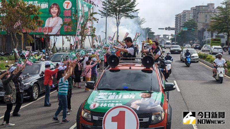 ▲民進黨新北市長候選人林佳龍(左)18日上午至林口車隊掃街,前立委呂孫綾(右)陪同。(圖/記者鄭宏斌攝,2022.11.18)