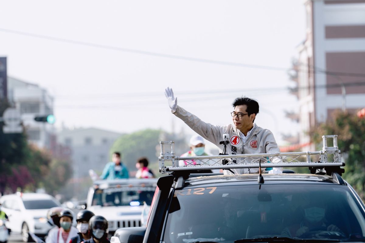 ▲柯志恩陷擋前瞻預算爭議，高雄市長陳其邁則表示「當時柯（志恩）委員大概也沒有想到後來有一天她會來高雄參選市長」。（圖／陳其邁競辦提供）