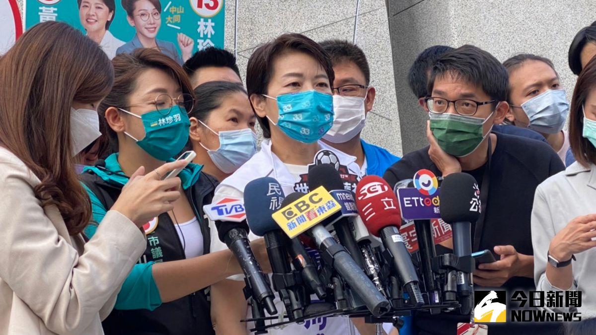 ▲針對王世堅遭到黨內圍剿一事，無黨籍台北市長候選人黃珊珊18日為王世堅抱不平，表示人民是自由的，並且相信王世堅的憤怒也代表了台灣人民的憤怒。（圖／記者丁上程攝，2022.11.18）