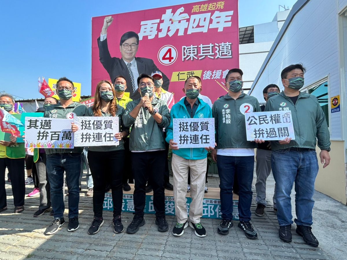 ▲選戰進入最後倒數一周，由現任議員組成的會做事助選團，今(18)日前往大仁武地區進行車隊拜票。（圖／記者郭凱杰翻攝）