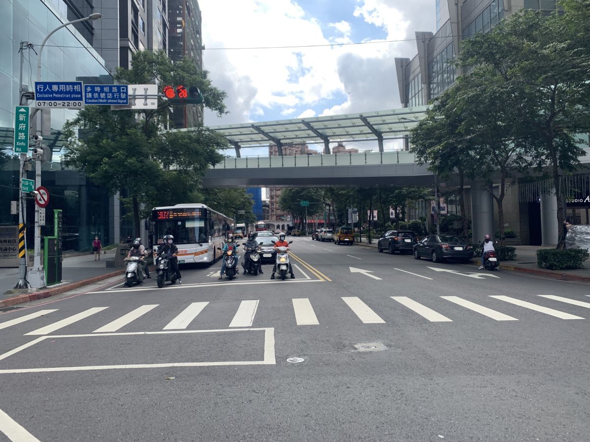 ▲林佳龍申請選前之夜場地租用，權責單位板橋區公所經會勘後原則同意於新府路封街舉辦。（圖 ／板橋區公所提供）