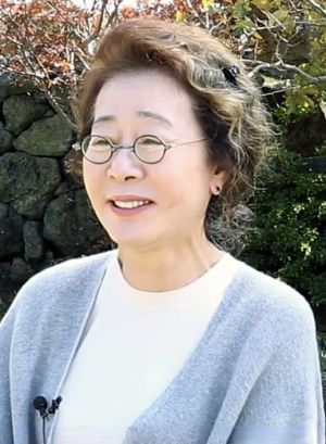 尹汝貞 ▲尹汝貞離婚後重返演藝圈,73歲時拿下奧斯卡,站上演藝生涯的巔峰。(圖/翻攝自維基百科)