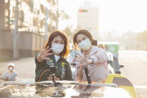 賴品妤赴新竹陪同沈慧虹車隊掃街。(圖/沈慧虹辦公室提供) ▲賴品妤赴新竹陪同沈慧虹車隊掃街。(圖/沈慧虹辦公室提供)