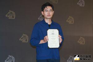 ▲《一家子兒咕咕叫》 獲得金馬59國際影評人費比西獎,導演詹京霖代表領獎。(圖/記者葉政勳攝 , 2022.11.18) ▲《一家子兒咕咕叫》 獲得金馬59國際影評人費比西獎,導演詹京霖代表領獎。(圖/記者葉政勳攝 , 2022.11.18)