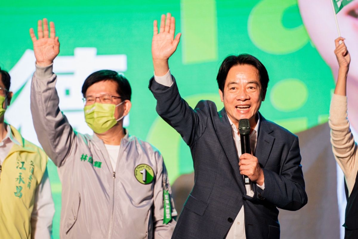 ▲副總統賴清德為林佳龍站台助講，提到從美國會大選結果顯示，呼籲大家當總統後盾，捍衛民主政治。（圖 ／林佳龍競選辦公室提供）