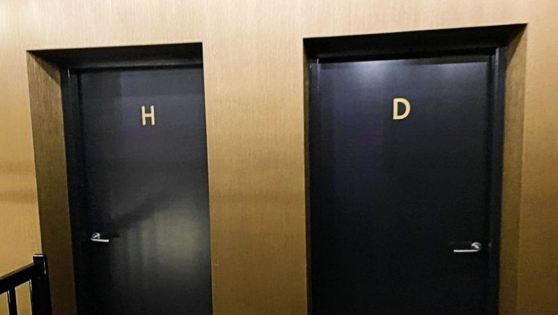 ▲如果已經急到快要尿出來，卻看見公廁標示「H」、「D」，恐怕讓人傻眼，怎麼區分男女引起網路熱議。（圖／取自推特@yoshi_kotch）