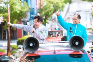 林佳龍與游錫堃 ▲林佳龍與游錫堃於板橋車隊掃街,獲得廣大迴響。(圖/林佳龍辦公室提供)
