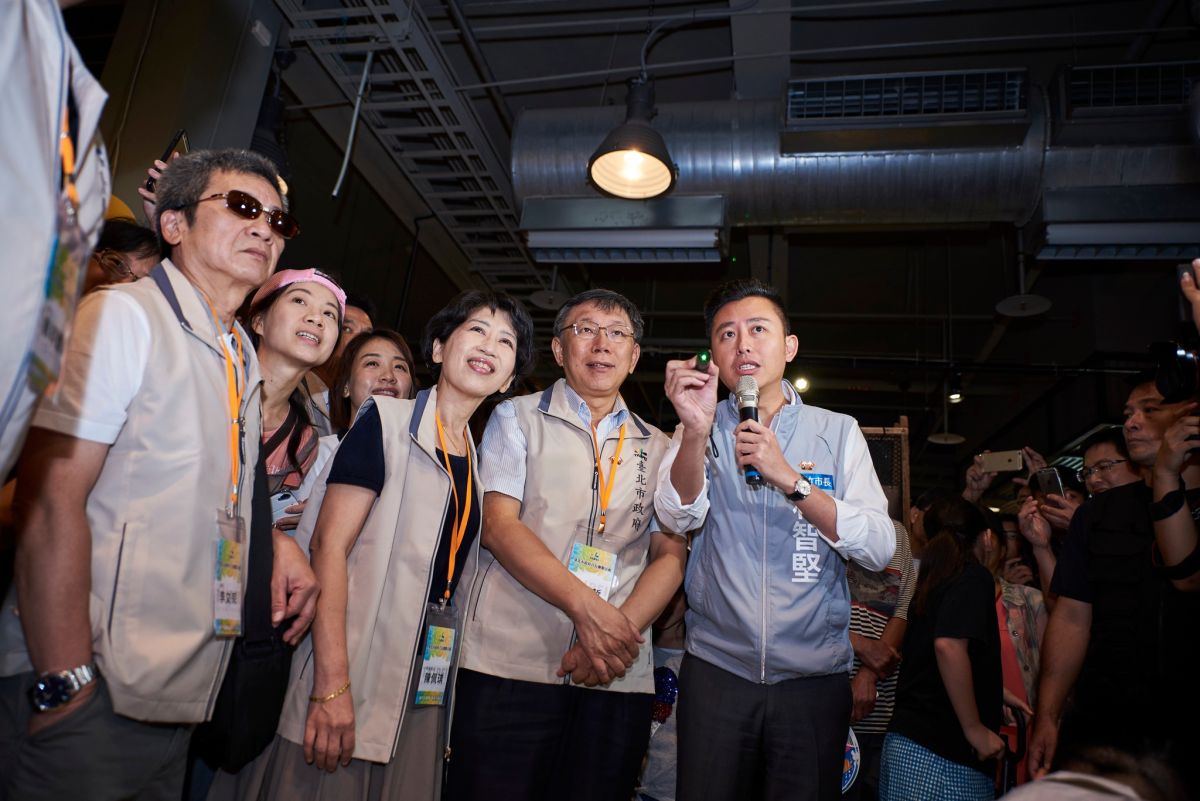 ▲林智堅貼出過去親自為柯文哲夫婦導覽新竹300城市博覽會的照片，感嘆柯文哲為了高虹安的選情、自己的總統夢抹黑新竹。（圖／翻攝自林智堅臉書）