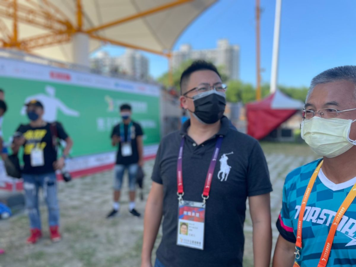 ▲尋求連任的市議員王威元，提醒選民應看候選人施政成績單，讓會做事的人到議會監督市政。（圖 ／王威元競選辦公室提供）