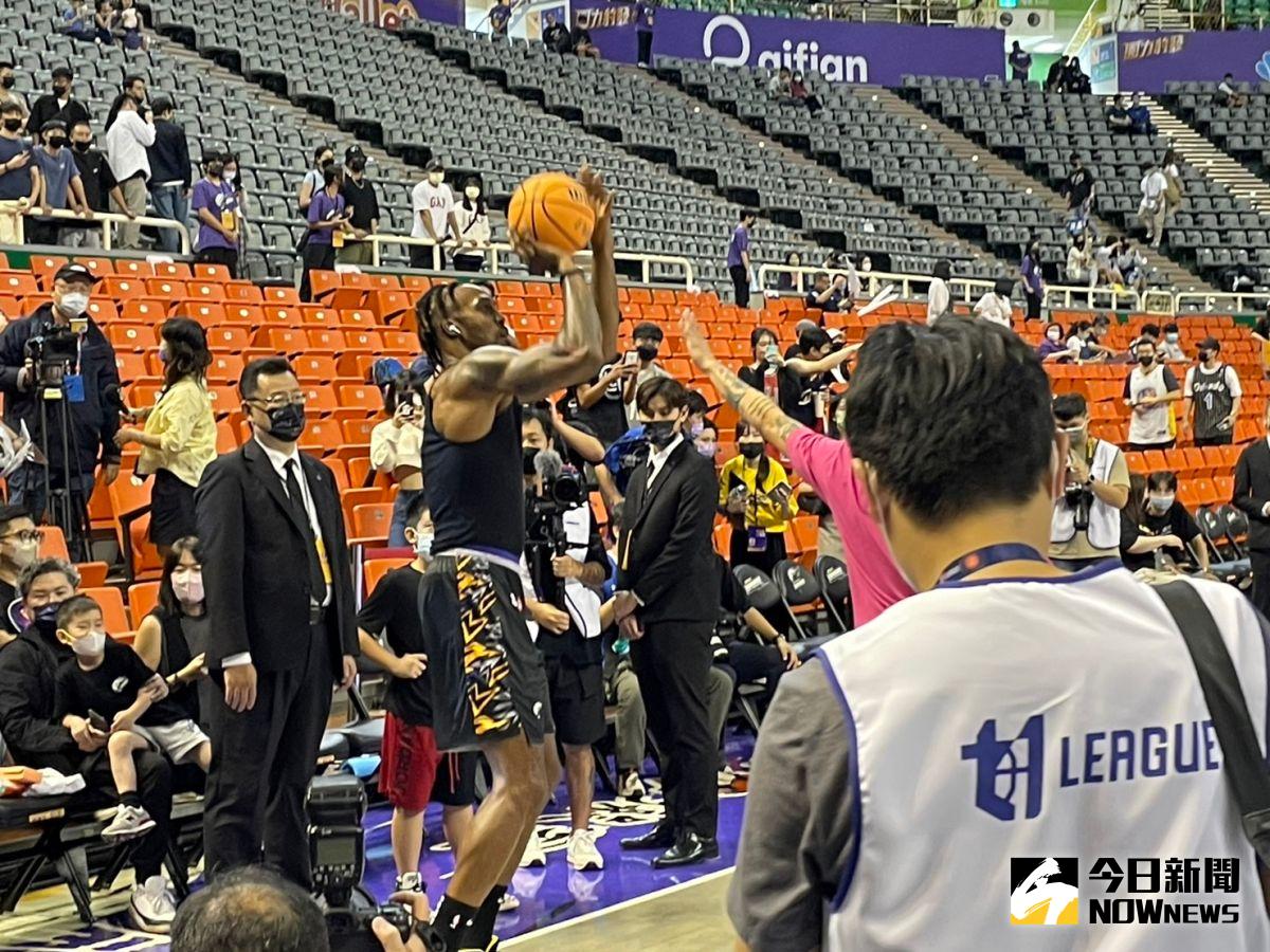 ▲「魔獸」Dwight Howard參與球隊練球。（圖／吳政紘攝）