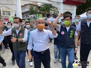 林佳龍與鄭運鵬於新北鶯歌合體造勢,蘇貞昌到場站台,獲得廣大迴響。 ▲林佳龍與鄭運鵬於新北鶯歌合體造勢,蘇貞昌到場站台,獲得廣大迴響。(圖/記者黃宣尹攝,2022.11.19)